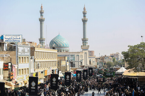 تصاویر/ دسته عزای خادمان و زائران حرم بانوی کرامت در سالروز رحلت حضرت معصومه(س)