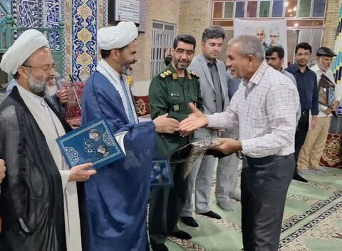 تصاویر/ تجلیل از پیشکسوتان جهاد و شهادت در نمازجمعه گاریرات و کهدوئیه