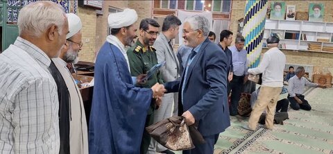 تصاویر/ تجلیل از پیشکسوتان جهاد و شهادت در نمازجمعه گاریرات و کهدوئیه