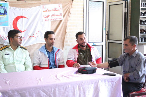 حوزه/ تجلیل از مادر شهید مدافع امنیت در نمازجمعه خاتم