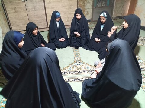 حوزه/ تجلیل از مادر شهید مدافع امنیت در نمازجمعه خاتم