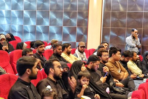 تصاویر/ پخش فيلم سینمایی اخت الرضا به زبان اردو در قم