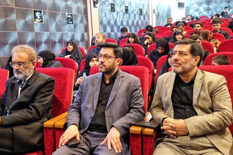 تصاویر/ پخش فيلم سینمایی اخت الرضا به زبان اردو در قم