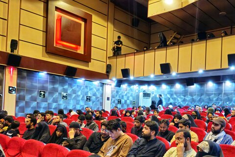 تصاویر/ پخش فيلم سینمایی اخت الرضا به زبان اردو در قم