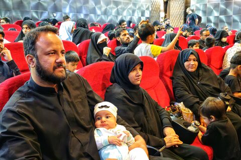 تصاویر/ پخش فيلم سینمایی اخت الرضا به زبان اردو در قم