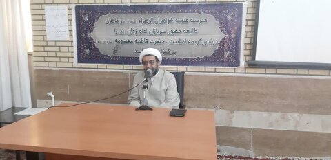 تصاویر/ کلاس های طلیعه حضور طلاب مدرسه علمیه الزهرا ماهان در شهر قم