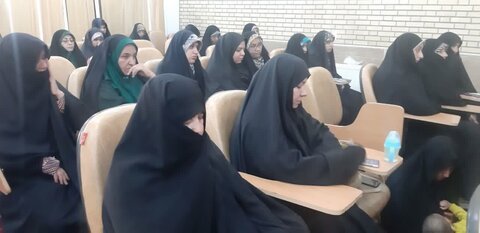 تصاویر/ کلاس های طلیعه حضور طلاب مدرسه علمیه الزهرا ماهان در شهر قم