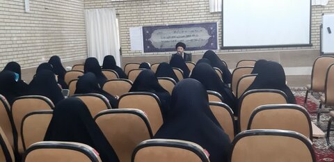 تصاویر/ کلاس های طلیعه حضور طلاب مدرسه علمیه الزهرا ماهان در شهر قم