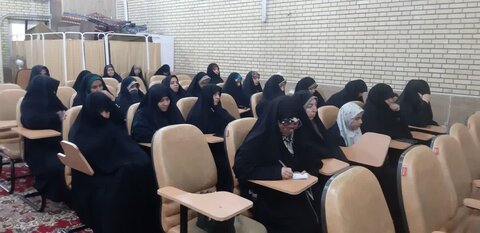 تصاویر/ کلاس های طلیعه حضور طلاب مدرسه علمیه الزهرا ماهان در شهر قم