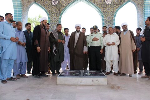 آیین غبارروبی گلزار شهدای گمنام دلگان به مناسبت هفته نیروی انتظامی