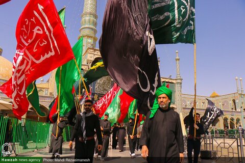 مواكب العزاء تتوافد على العتبة المعصومية بقم المقدسة إحياءً لذكرى وفاة صاحبتها