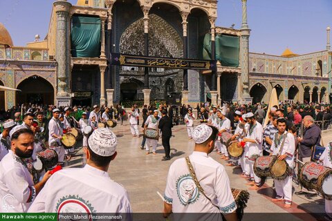 مواكب العزاء تتوافد على العتبة المعصومية بقم المقدسة إحياءً لذكرى وفاة صاحبتها