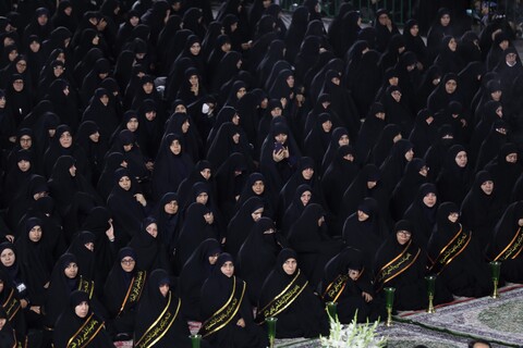 آیین شمعدانی گردانی خادمین حرم حضرت معصومه (س)