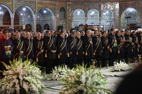 آیین شمعدانی گردانی خادمین حرم حضرت معصومه (س)