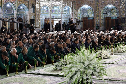 آیین شمعدانی گردانی خادمین حرم حضرت معصومه (س)