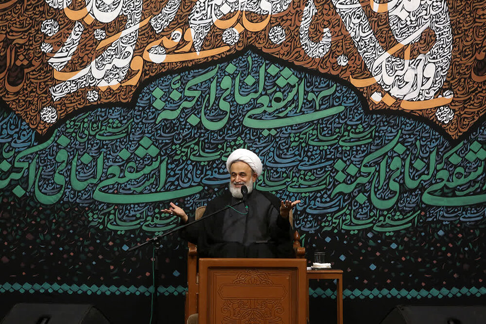 حرم حضرت معصومه(س) نماد احترام اسلام به زن است