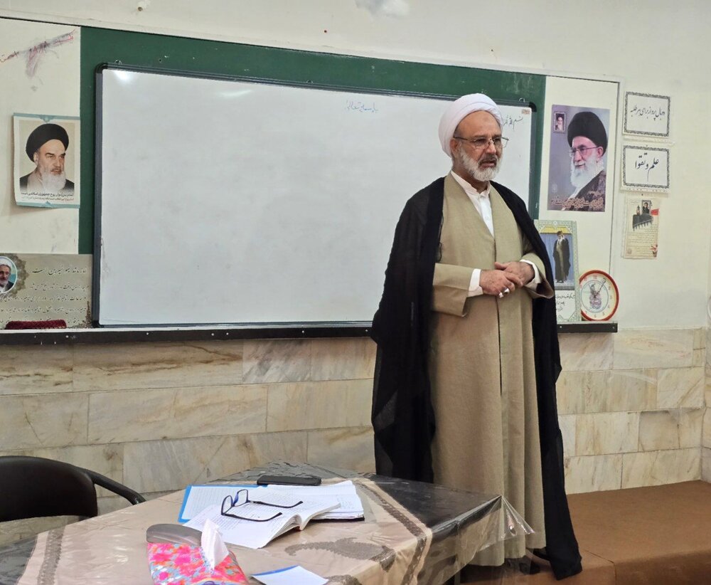 ثبات قدم و عاقبت‌به‌خیری، برترین سرمایه عمر طلبگی است