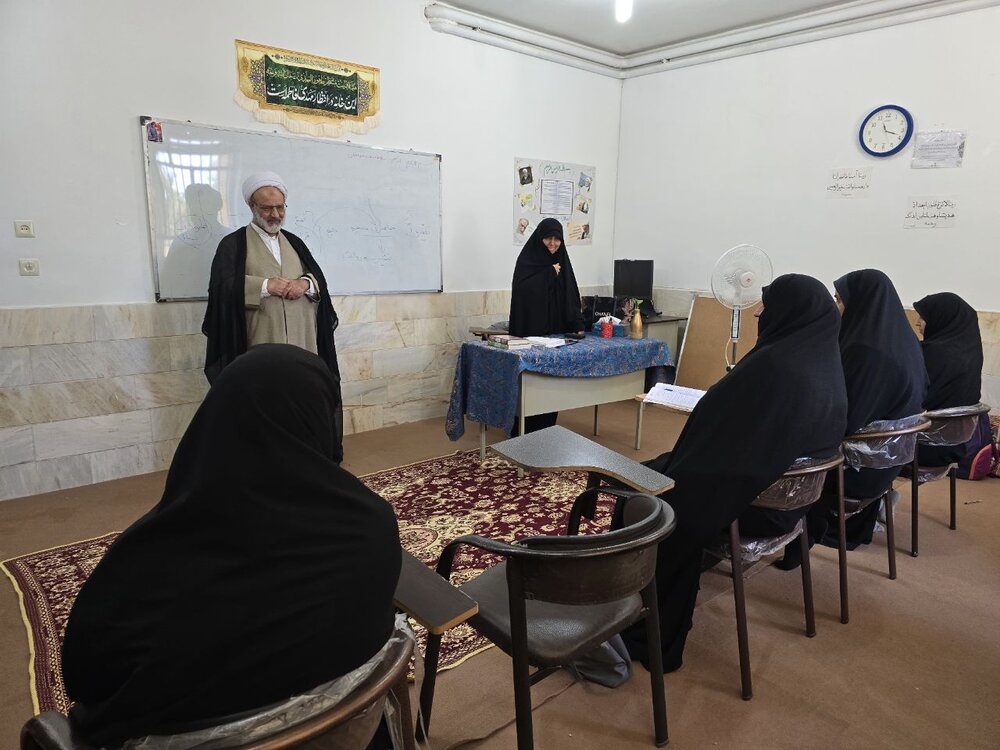 ثبات قدم و عاقبت‌به‌خیری، برترین سرمایه عمر طلبگی است