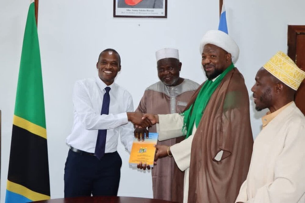Sheikh Mkuu wa Jumuiya ya Shia Tanzania (TIC) Atembelea Ofisi ya Mkuu wa Mkoa Kigoma Tanzania