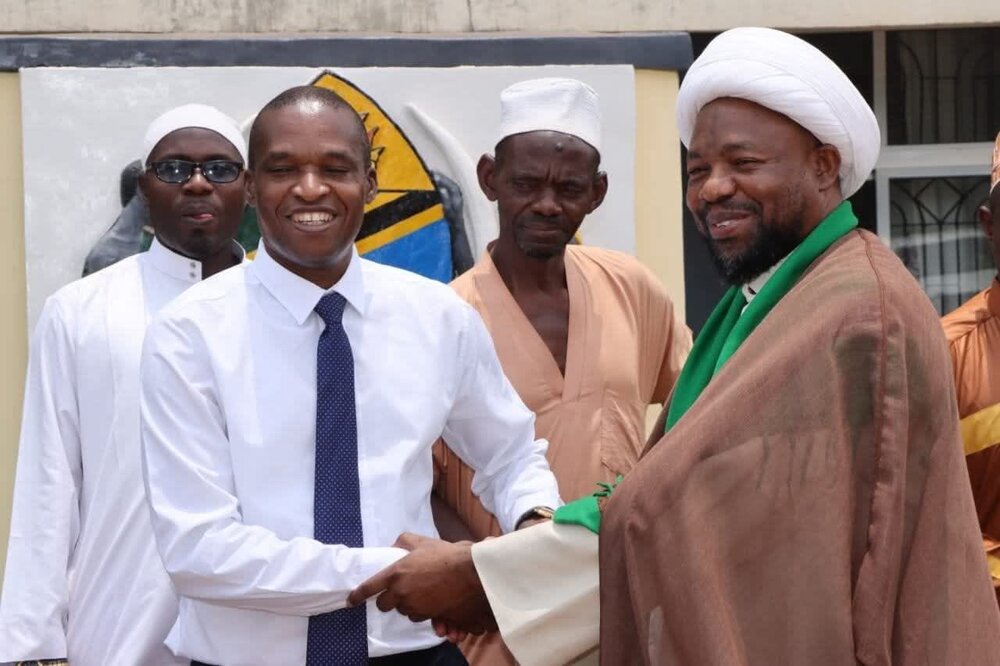 Sheikh Mkuu wa Jumuiya ya Shia Tanzania (TIC) Atembelea Ofisi ya Mkuu wa Mkoa Kigoma Tanzania