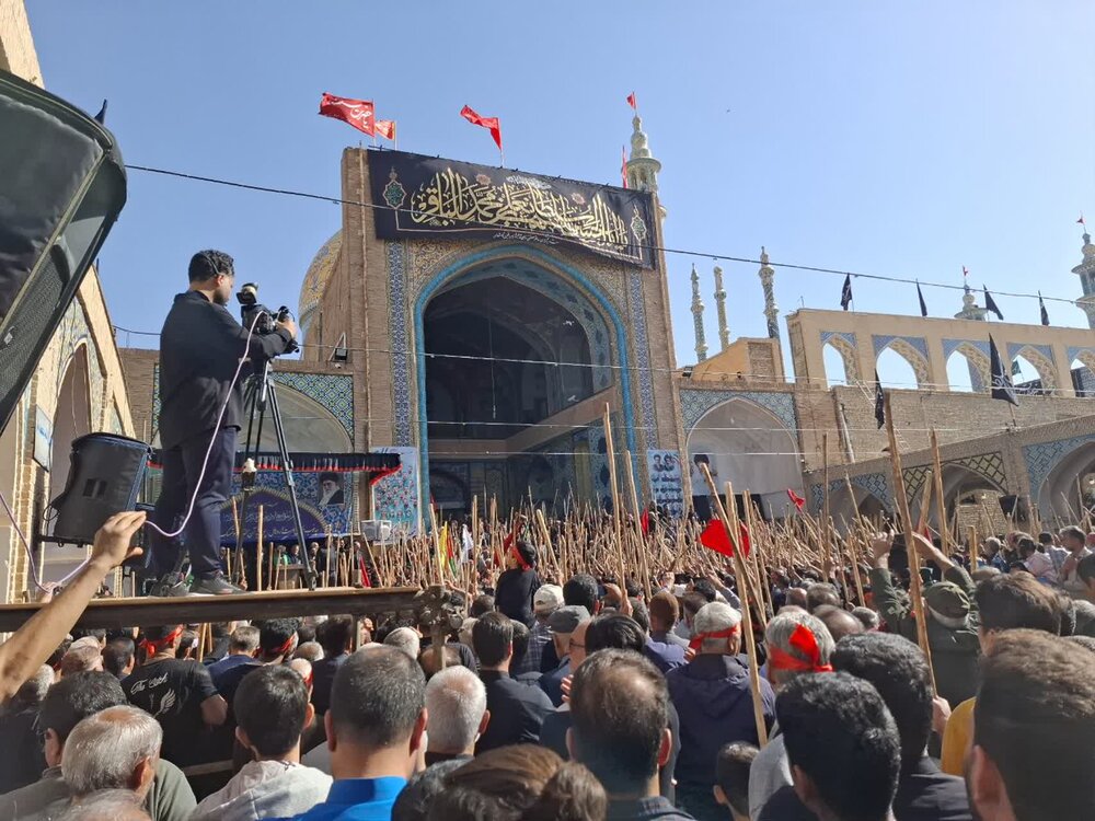 آئین سنتی مذهبی قالیشویان فین در مشهداردهال کاشان برگزار شد