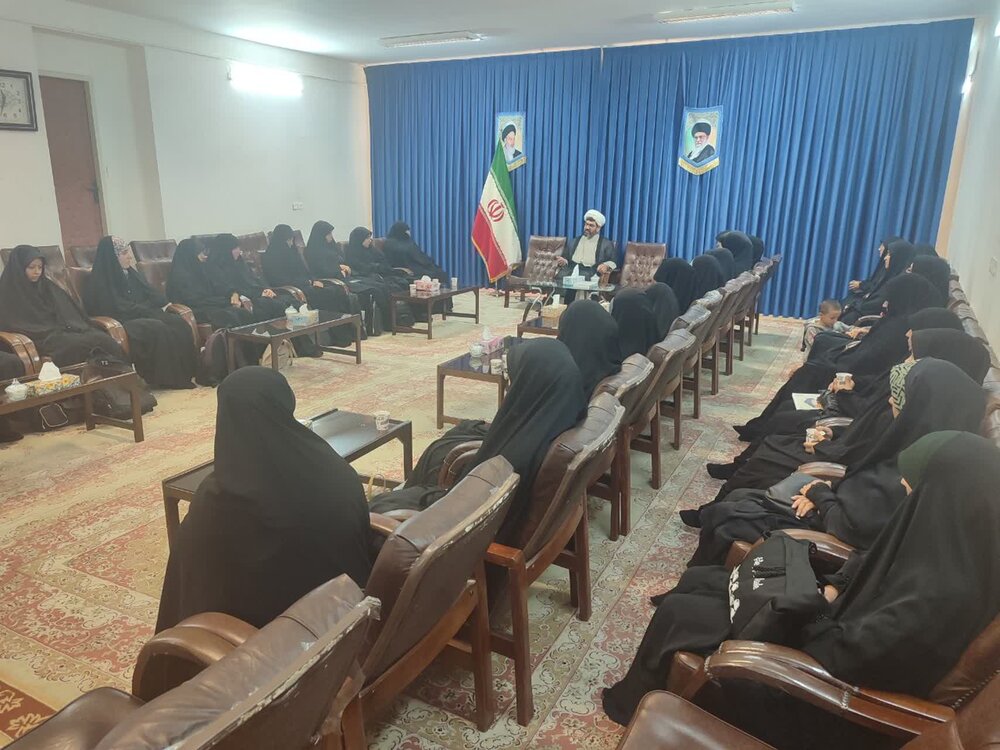 امام جمعه ابهر بر نقش‌آفرینی بانوان طلبه در ترویج فرهنگ اسلامی تأکید کرد + تصاویر