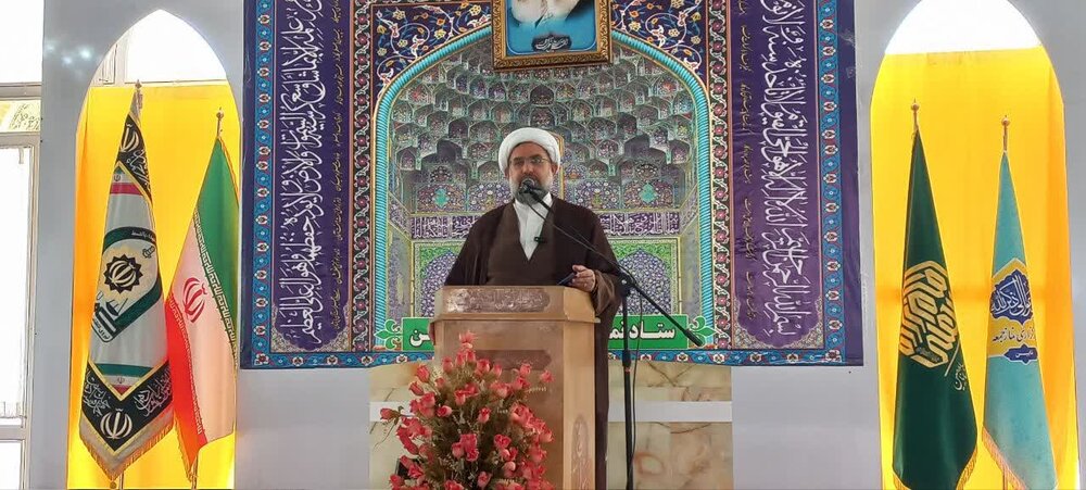 مسئولان اگر کاری انجام می‌دهند با رضایت قلبی و بدون منت باشد