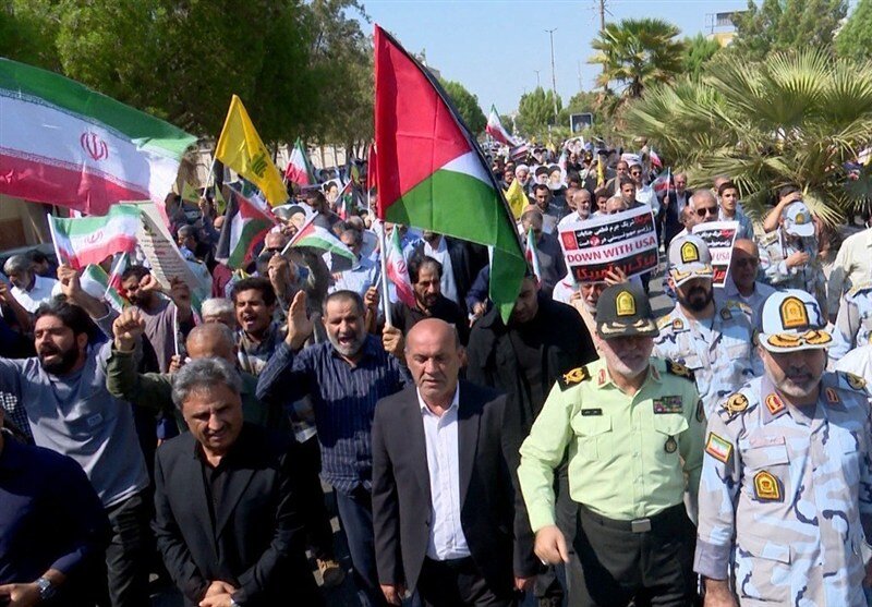 راهپیمایی مردم بوشهر در حمایت از کاروان صمود برگزار شد