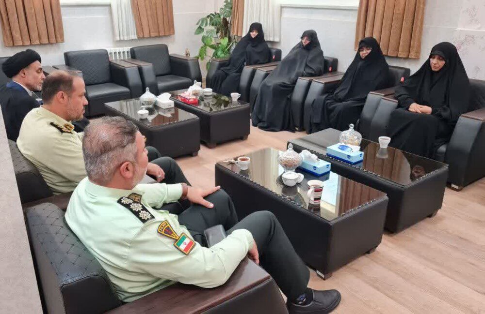 دیدار مدیران مدارس علمیه خواهران شاهرود با فرماندهی انتظامی شهرستان