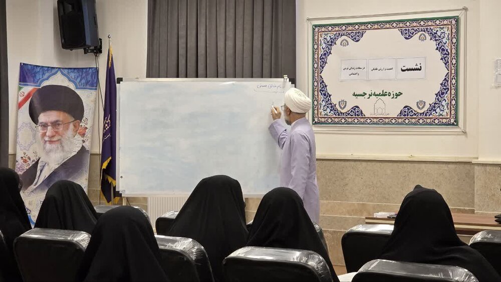 نشست ارزش واهمیت طلبگی درسعادت زندگی فردی واجتماعی در مدرسه علمیه نرجسیه سیرجان