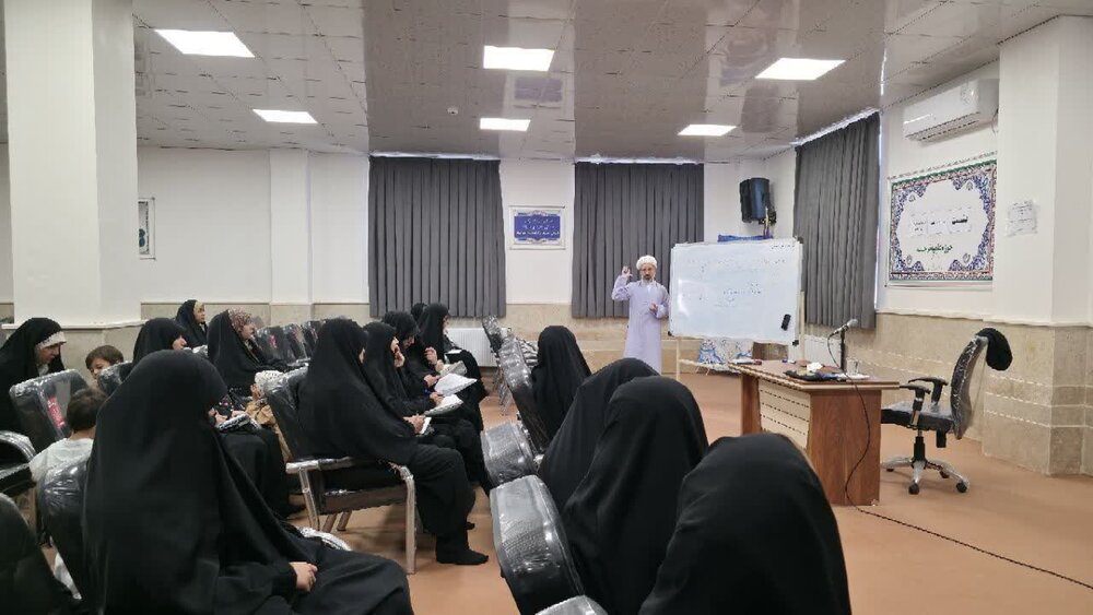 راه نجات و سعادت را باید در کلام اهل‌بیت(ع) جستجو کرد+ عکس