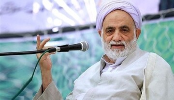 آموزش نماز از خانه و مدرسه آغاز شود