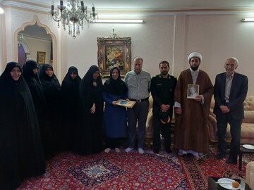 تصاویر/ دیدار طلاب مدرسه علمیه الهیه ساوه با خانواده شهید عباس کارگر