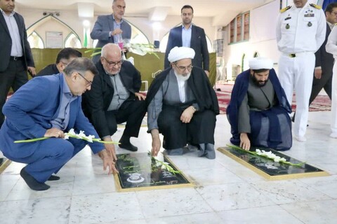 تصاویر/ ادای احترام رئیس سازمان قضایی نیروهای مسلح به شهدا با حضور در گلزار شهدای مرکز هرمزگان