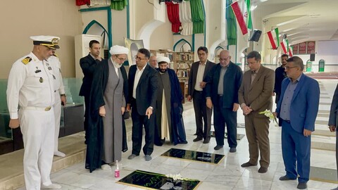 تصاویر/ ادای احترام رئیس سازمان قضایی نیروهای مسلح به شهدا با حضور در گلزار شهدای مرکز هرمزگان