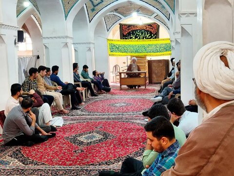 تصاویر/  درس اخلاق مدرسه آیت‌الله مدنی کاشانی(ره)