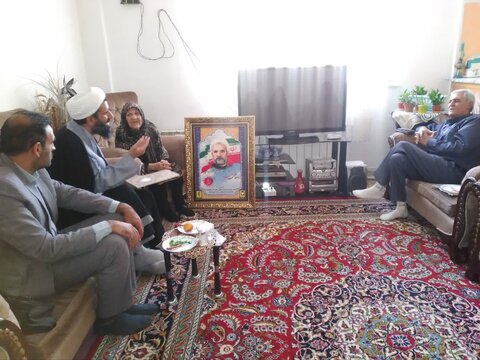 تصاویر/دیدار با خانواده شهدا توسط کادر مدرسه علمیه حضرت زینب(ُ) آستانه