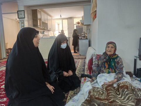 تصاویر/دیدار با خانواده شهید فرامرزی توسط طلاب مدرسه علمیه حضرت زهرا سنجان