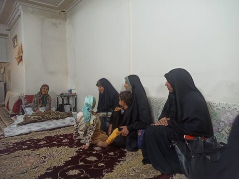 تصاویر/دیدار با خانواده شهید فرامرزی توسط طلاب مدرسه علمیه حضرت زهرا سنجان