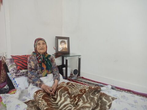 تصاویر/دیدار با خانواده شهید فرامرزی توسط طلاب مدرسه علمیه حضرت زهرا سنجان