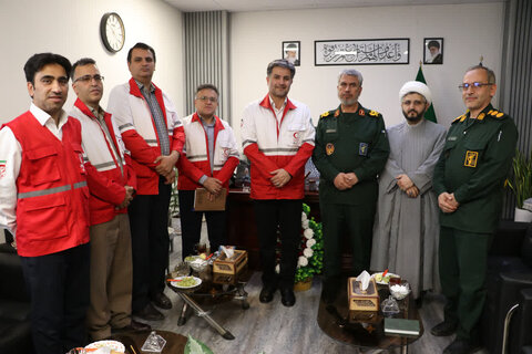 تصاویر/  دیدار مدیرعامل جمعیت هلال‌احمر استان یزد با فرمانده سپاه الغدیر استان ؛ تأکید بر هم‌افزایی و تداوم همکاری‌های مشترک