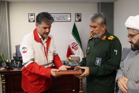 تصاویر/  دیدار مدیرعامل جمعیت هلال‌احمر استان یزد با فرمانده سپاه الغدیر استان ؛ تأکید بر هم‌افزایی و تداوم همکاری‌های مشترک