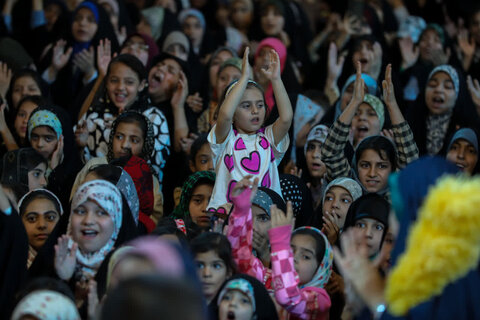 تصاویر/ برگزاری اجتماع کودکان قرآنی با عنوان بابای جان در یزد