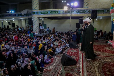 تصاویر/ برگزاری اجتماع کودکان قرآنی با عنوان بابای جان در یزد