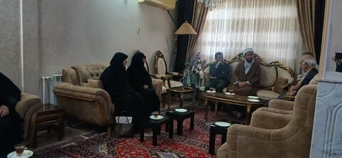 تصاویر/دیدار طلاب مدرسه علمیه الهیه ساوه با خانواده شهید عباس کارگر