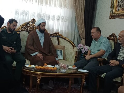 تصاویر/دیدار طلاب مدرسه علمیه الهیه ساوه با خانواده شهید عباس کارگر