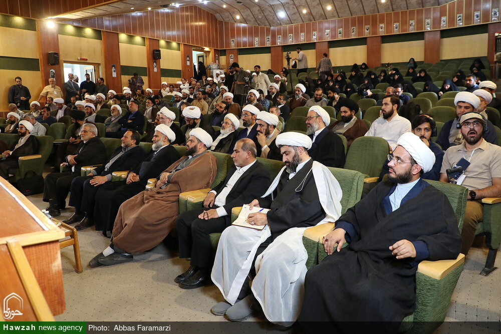 धार्मिक ज्ञान को मीडिया की भाषा में ढालना समय की एक महत्वपूर्ण आवश्यकता है: आयतुल्लाह आराफ़ी