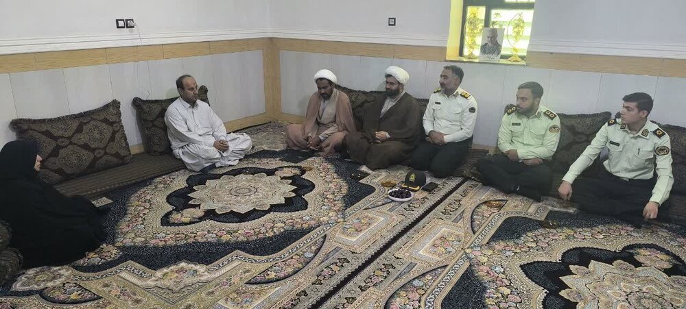 دیدار امام جمعه  شهرستان دلگان با خانواده شهید شه‌کرم بامری