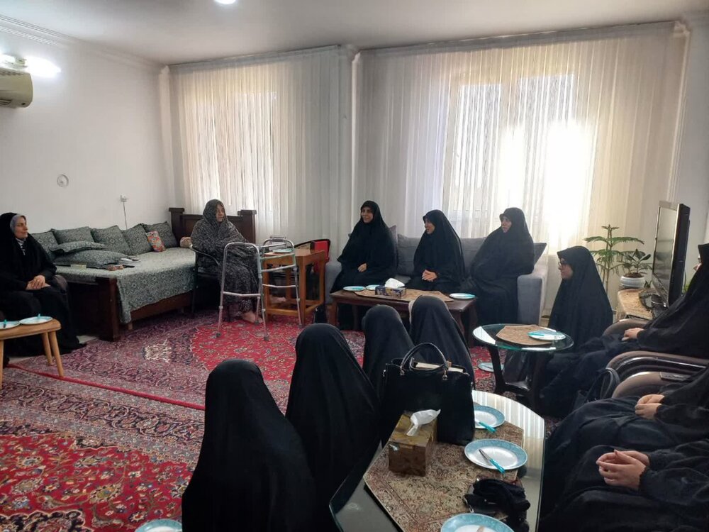 حلقه معرفتی طلاب ساوه در منزل شهید یعقوب‌زاده برگزار شد