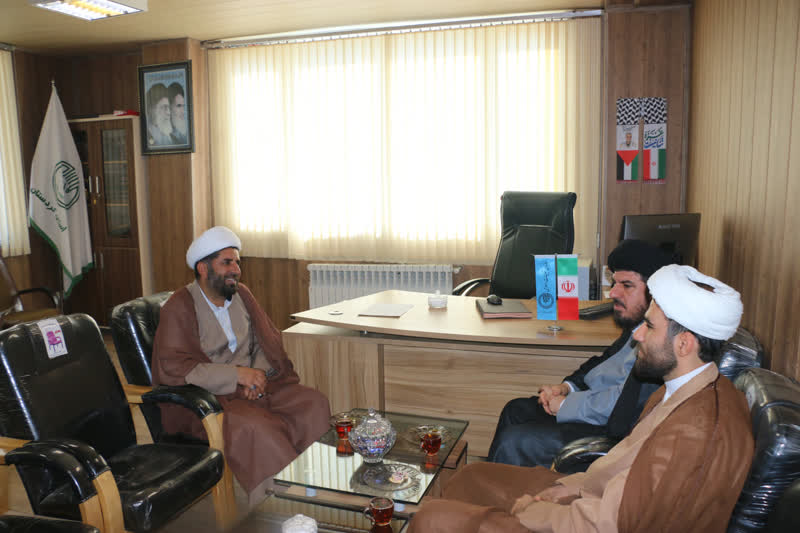 امیدواریم با حضور مدیران توانمند شاهد ارتقاء سطح خدمات دینی و تبلیغی در کامیاران باشیم